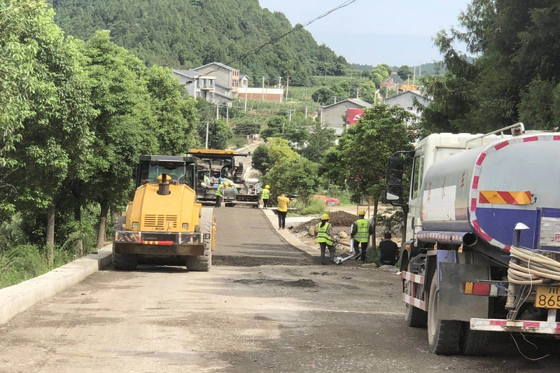 路橋集團搶晴天、戰(zhàn)雨天、斗夜間  全力以赴推進國道347項目建設(shè)