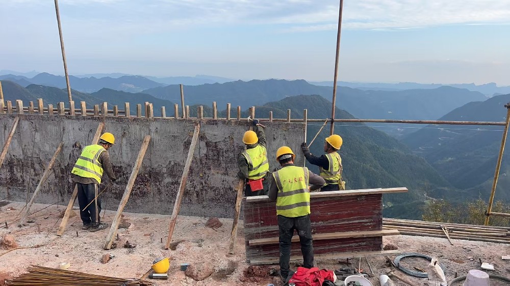 筑路修橋后，群山闊然時(shí) ——劍閣縣下寺至利州區(qū)月壩公路項(xiàng)目（三個(gè)石至硝洞埡段）高質(zhì)量建設(shè)側(cè)記